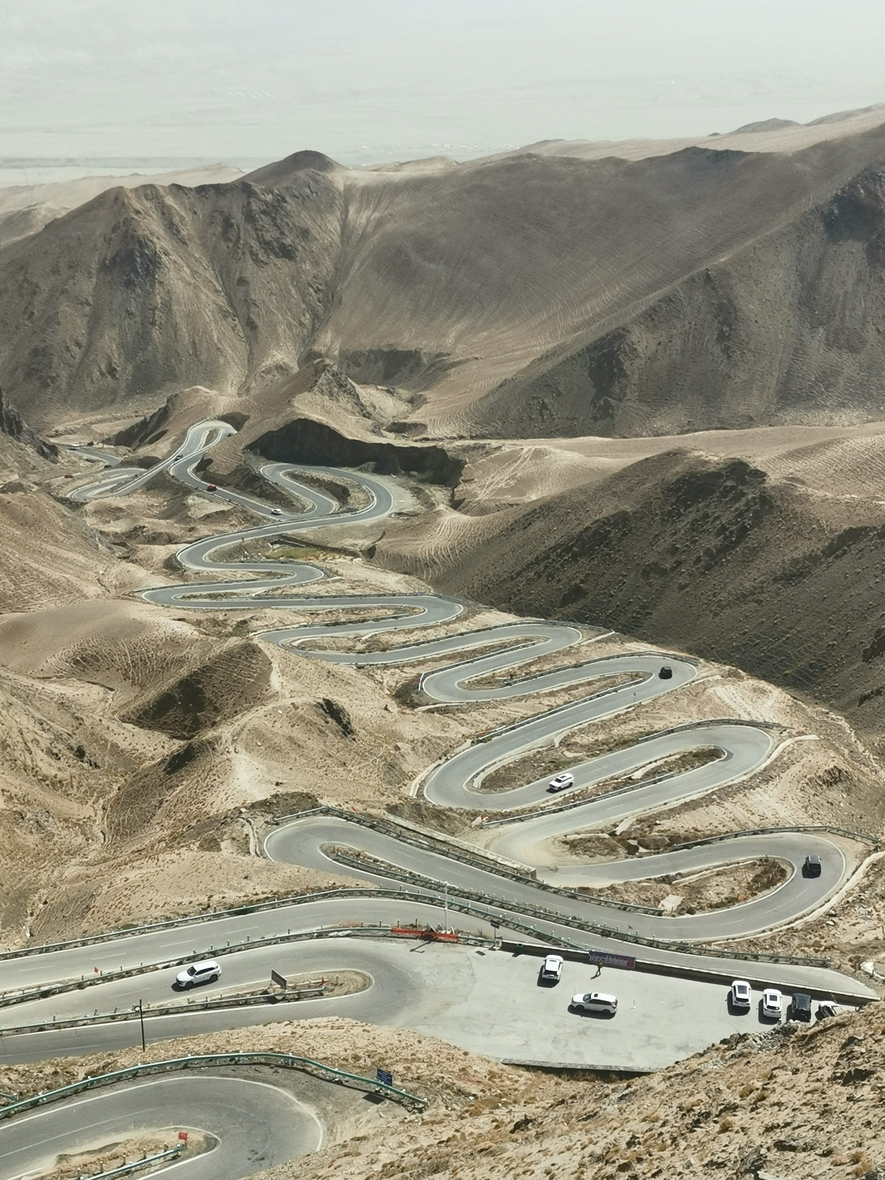 `A Day in Tashkurgan | Stone City, Golden Grassland, Panlong Road & White Sand Lake | Xinjiang A Day in Tashkurgan | Stone City, Golden Grassland, Panlong Road & White Sand Lake | Xinjiang