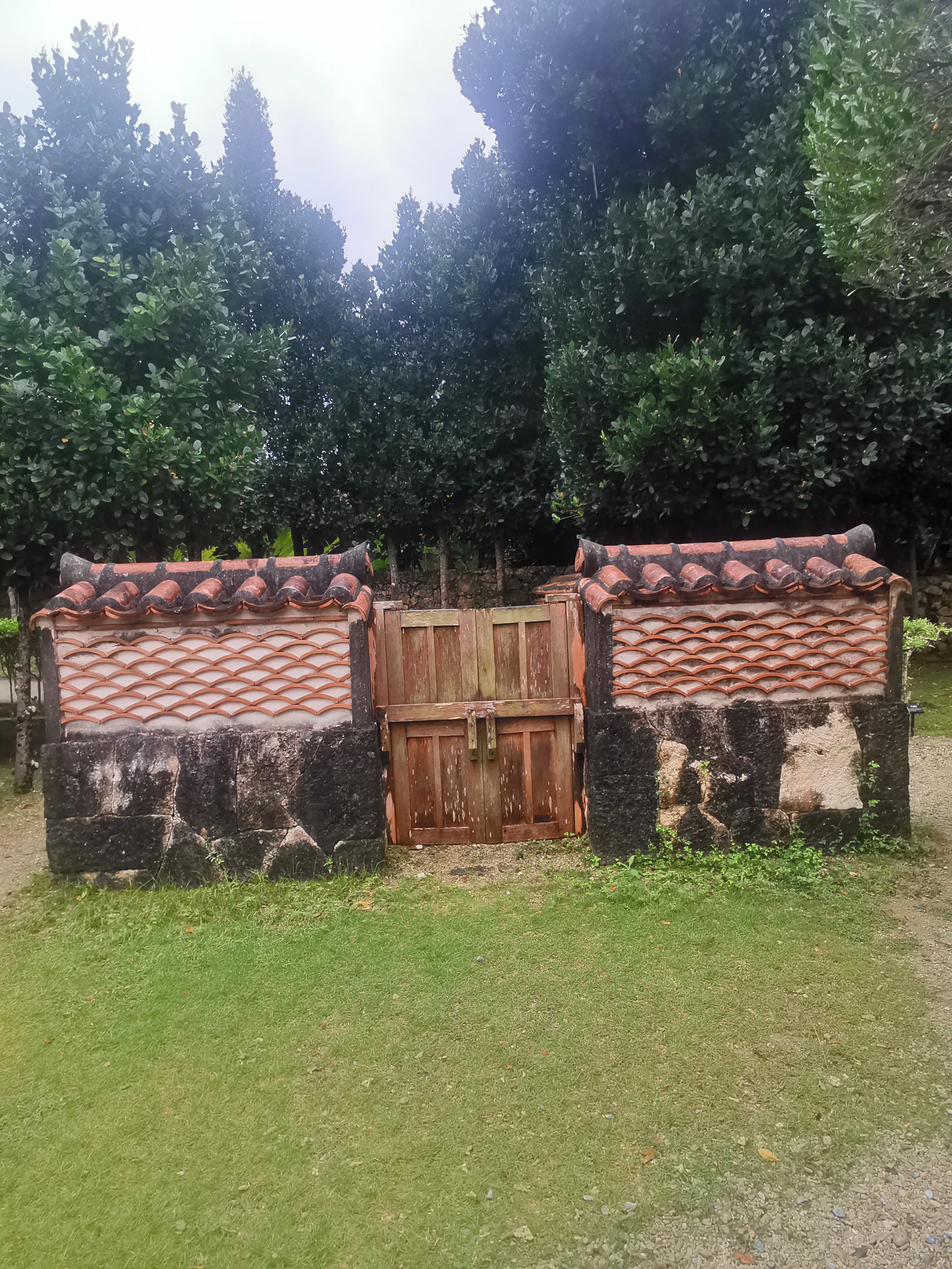 雨中的今归仁与本部：风、琉球石狮与一个安静的冲绳夜晚